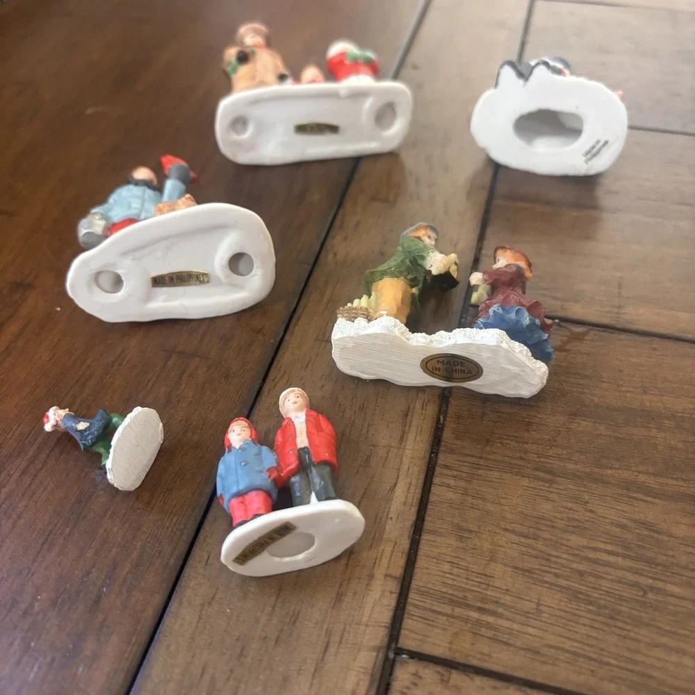 Lot 15 Vintage Dept 56 Heritage Village Accessories Christmas People Figures